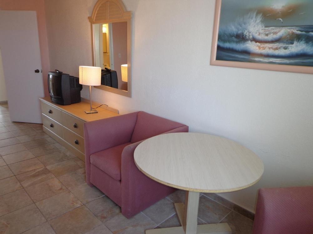 King Suite with Pool View